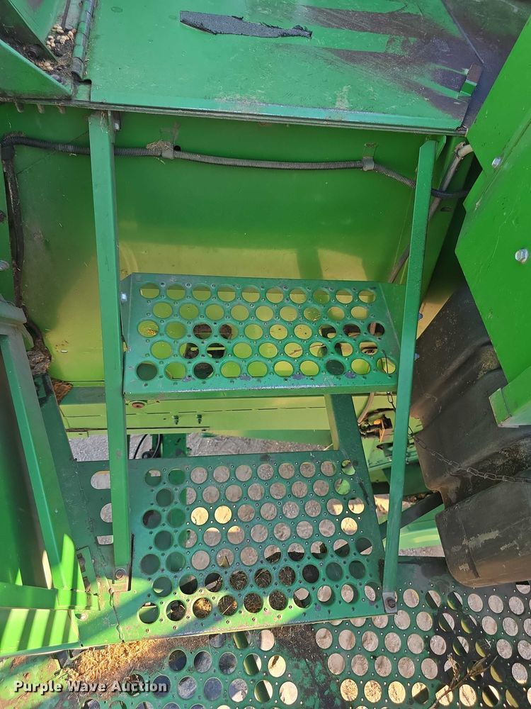 image for item EF3694 1990 John Deere 9500 combine