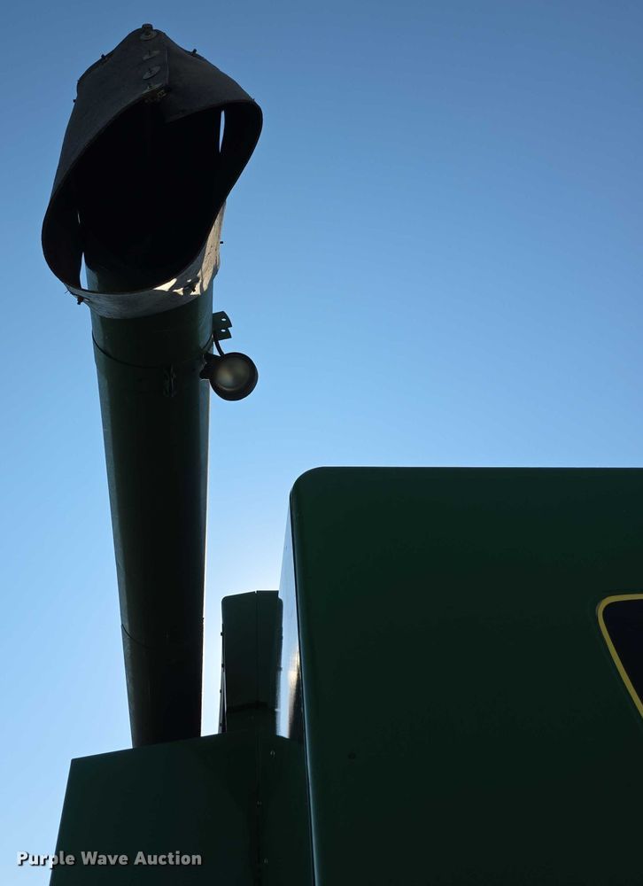 image for item EF3694 1990 John Deere 9500 combine