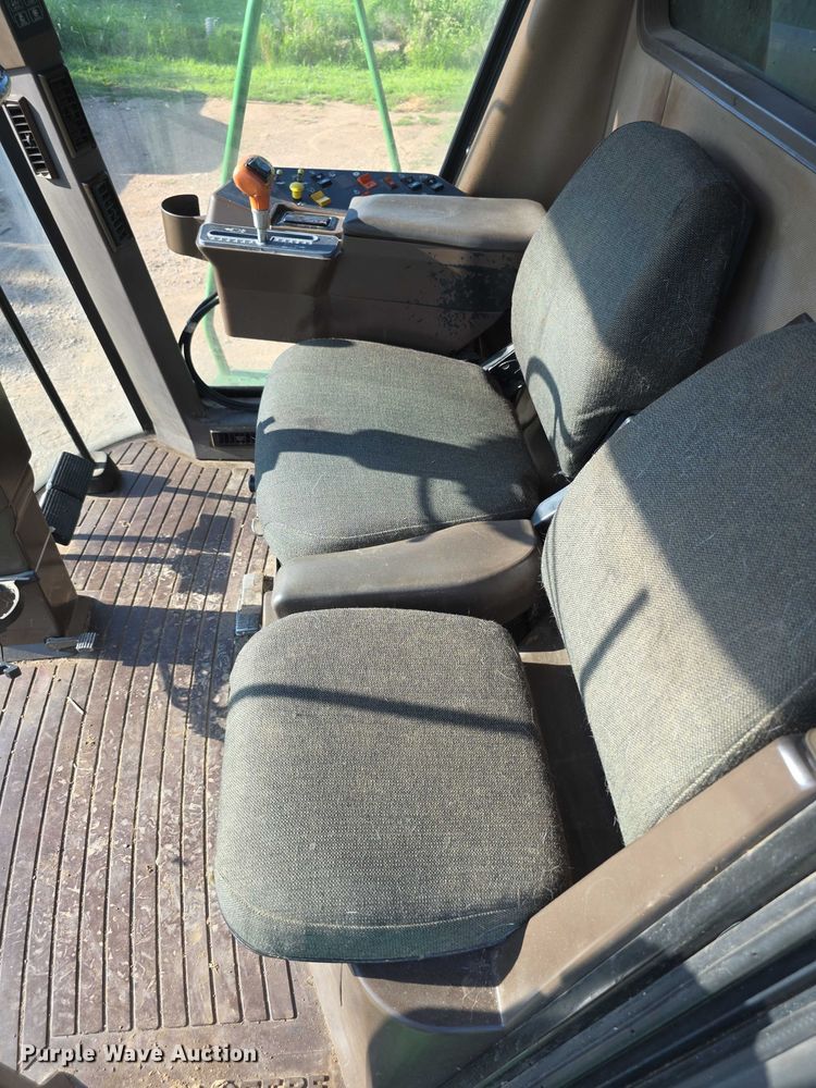 image for item EF3694 1990 John Deere 9500 combine