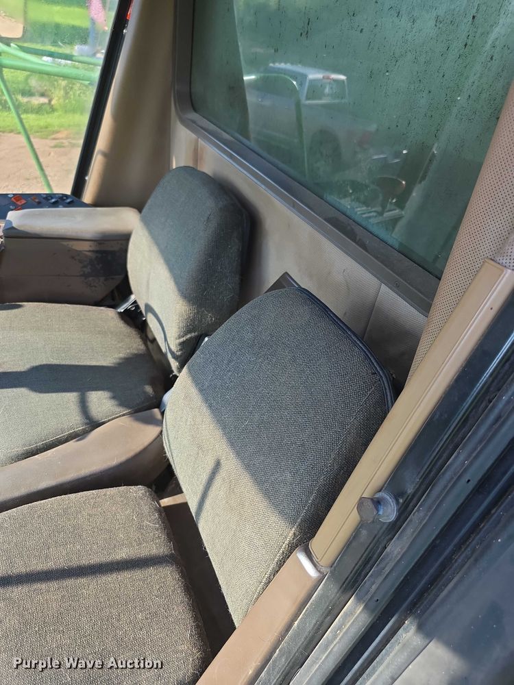 image for item EF3694 1990 John Deere 9500 combine