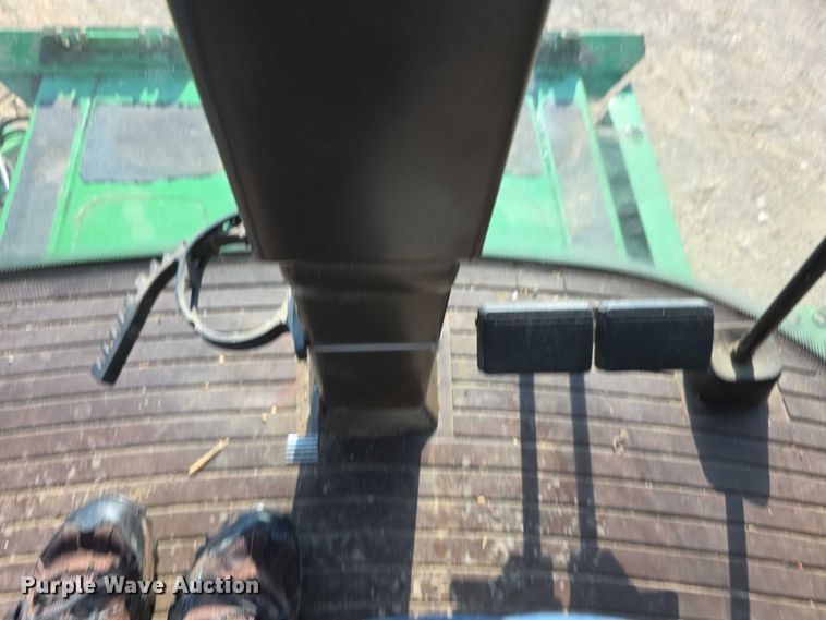 image for item EF3694 1990 John Deere 9500 combine