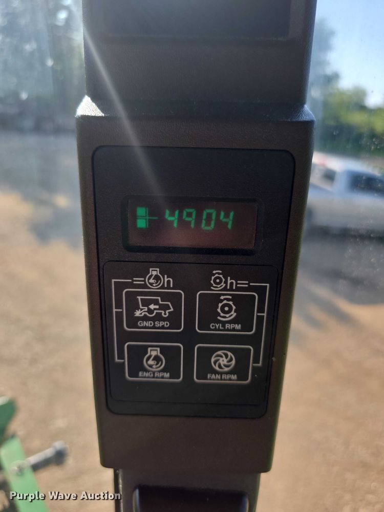 image for item EF3694 1990 John Deere 9500 combine