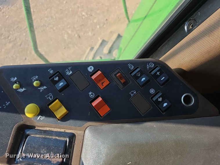 image for item EF3694 1990 John Deere 9500 combine