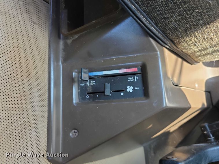 image for item EF3694 1990 John Deere 9500 combine