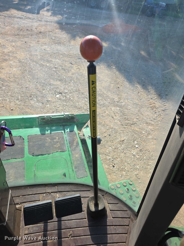 image for item EF3694 1990 John Deere 9500 combine