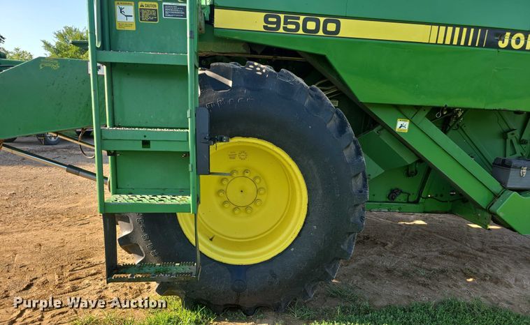 image for item EF3694 1990 John Deere 9500 combine