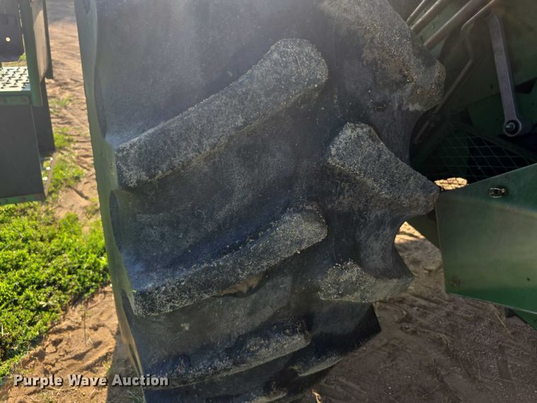 image for item EF3694 1990 John Deere 9500 combine