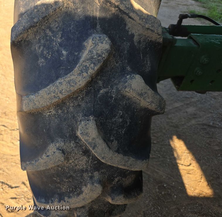 image for item EF3694 1990 John Deere 9500 combine