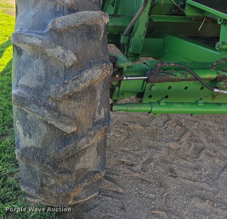 image for item EF3694 1990 John Deere 9500 combine