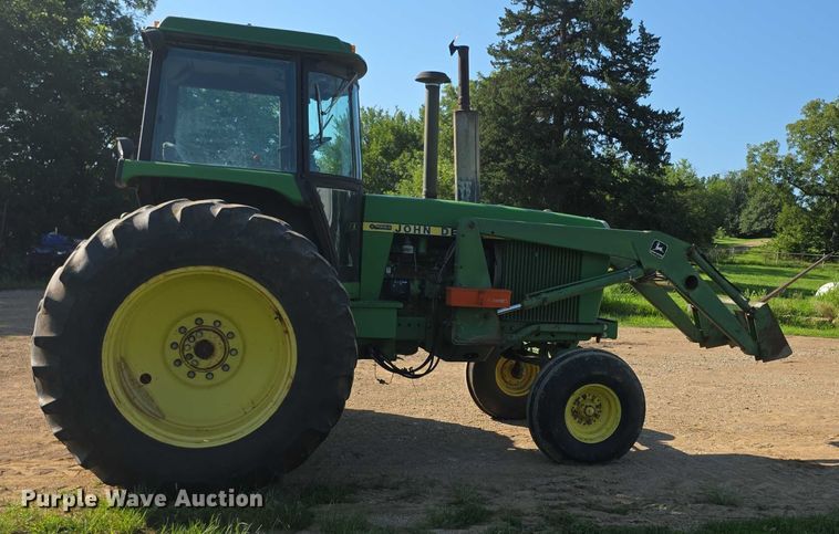 image for item EF3695 1985 John Deere 4450 tractor