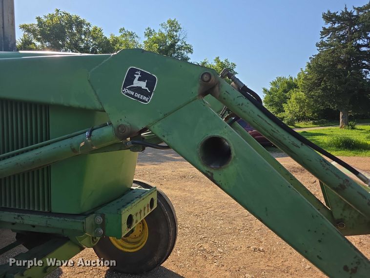 image for item EF3695 1985 John Deere 4450 tractor