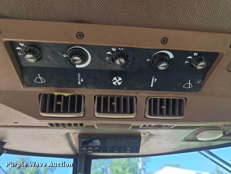 image for item EF3695 1985 John Deere 4450 tractor