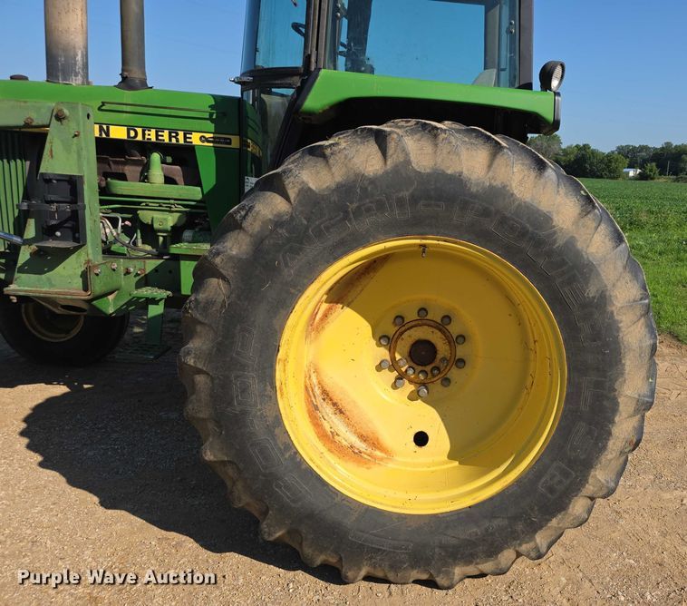 image for item EF3695 1985 John Deere 4450 tractor