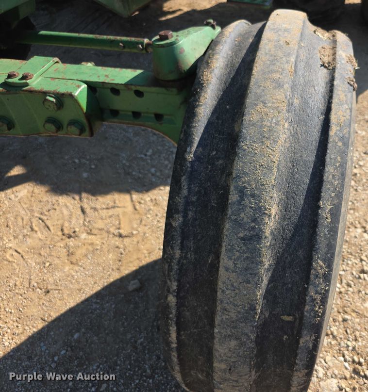 image for item EF3695 1985 John Deere 4450 tractor