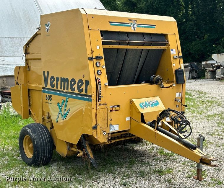 image for item EK8376 Vermeer 605XL round baler