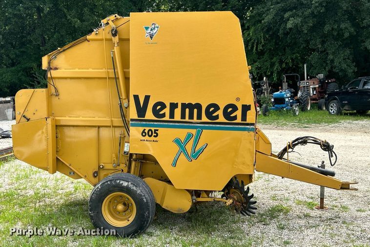 image for item EK8376 Vermeer 605XL round baler