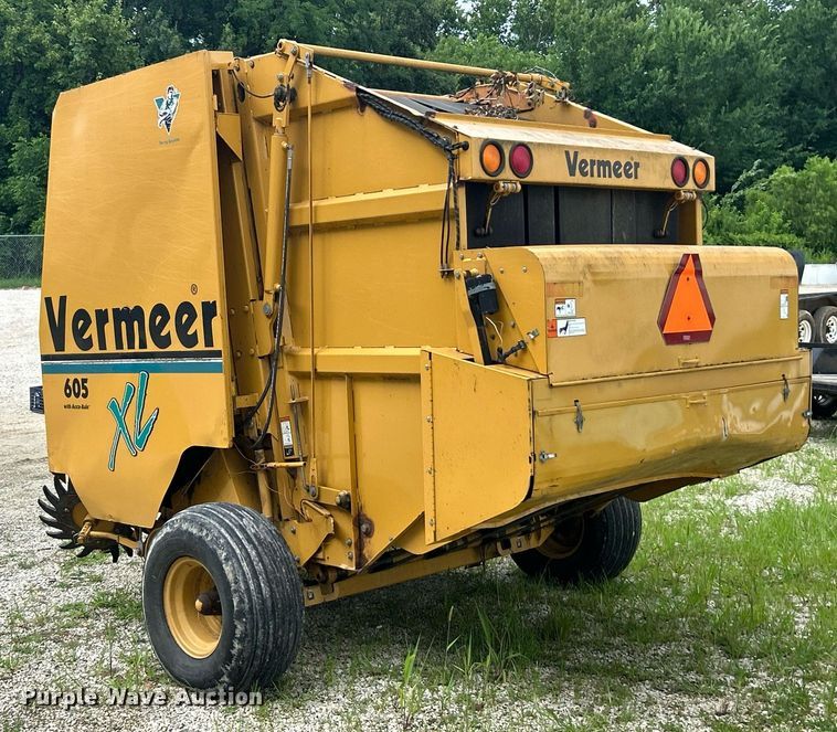 image for item EK8376 Vermeer 605XL round baler