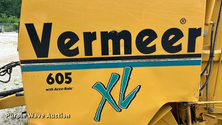 image for item EK8376 Vermeer 605XL round baler
