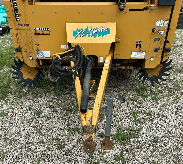 image for item EK8376 Vermeer 605XL round baler