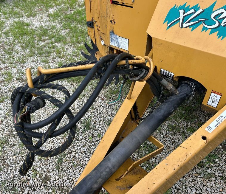 image for item EK8376 Vermeer 605XL round baler