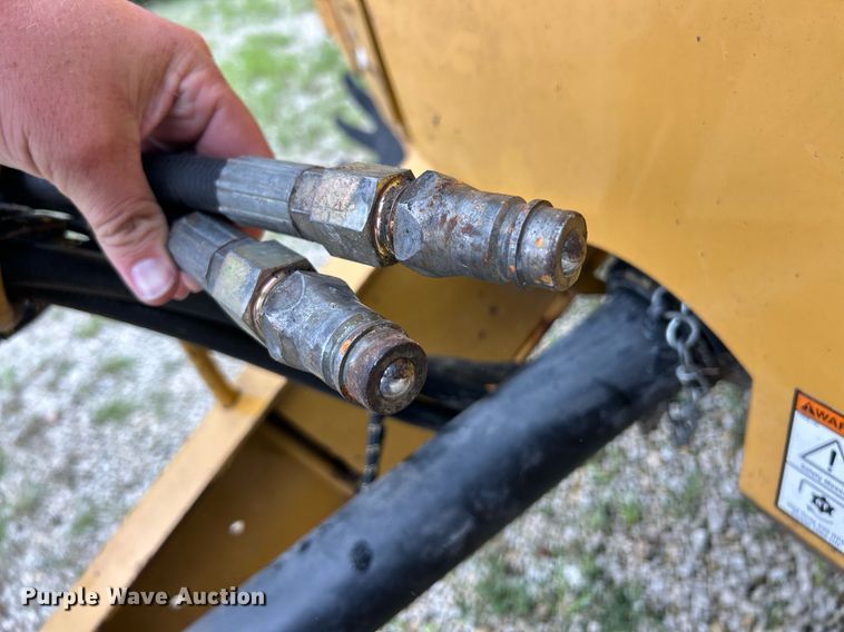 image for item EK8376 Vermeer 605XL round baler