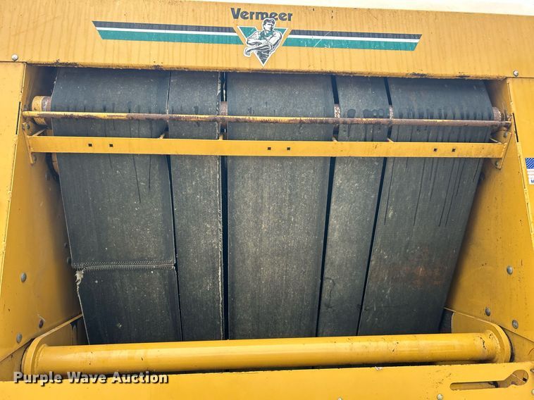 image for item EK8376 Vermeer 605XL round baler