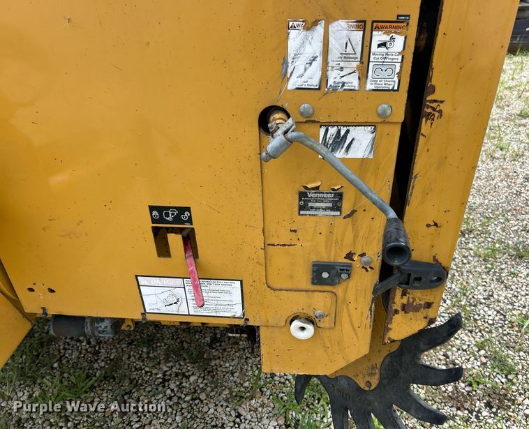 image for item EK8376 Vermeer 605XL round baler