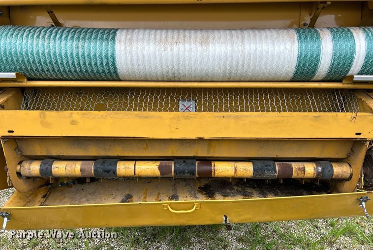 image for item EK8376 Vermeer 605XL round baler