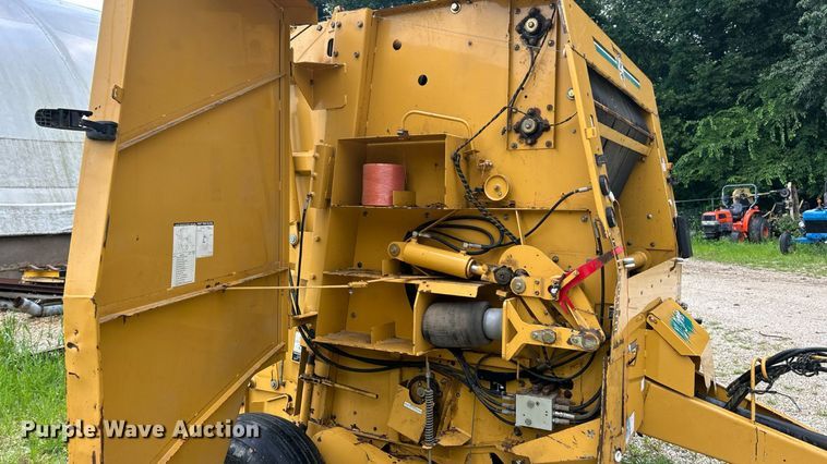 image for item EK8376 Vermeer 605XL round baler