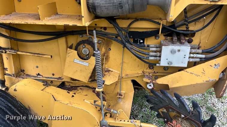 image for item EK8376 Vermeer 605XL round baler
