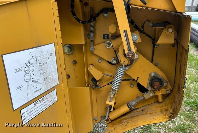 image for item EK8376 Vermeer 605XL round baler