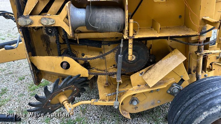 image for item EK8376 Vermeer 605XL round baler