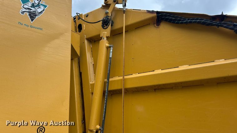 image for item EK8376 Vermeer 605XL round baler