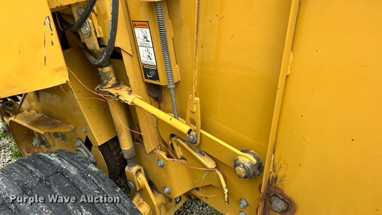 image for item EK8376 Vermeer 605XL round baler