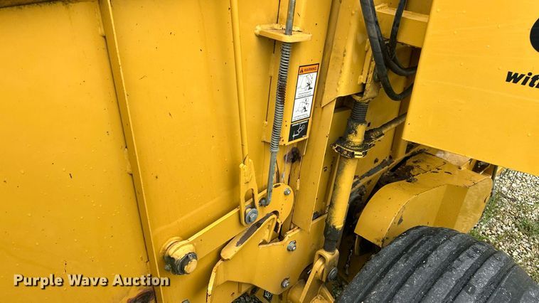 image for item EK8376 Vermeer 605XL round baler