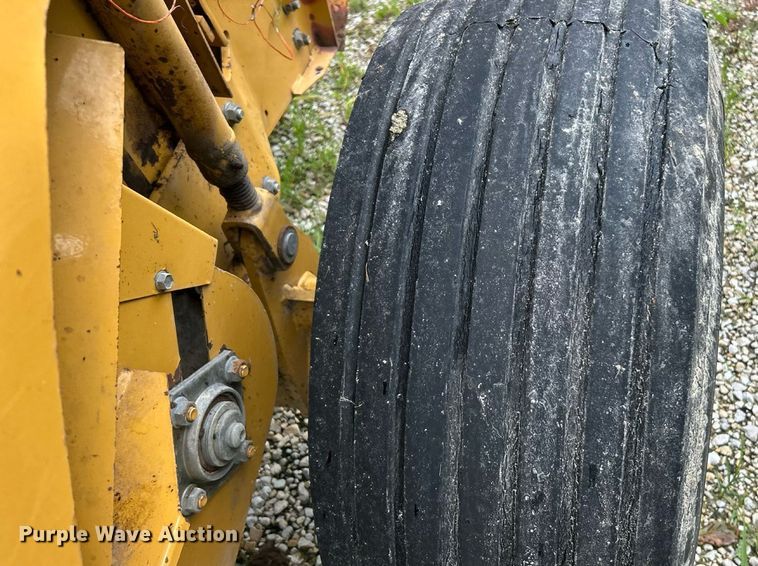 image for item EK8376 Vermeer 605XL round baler