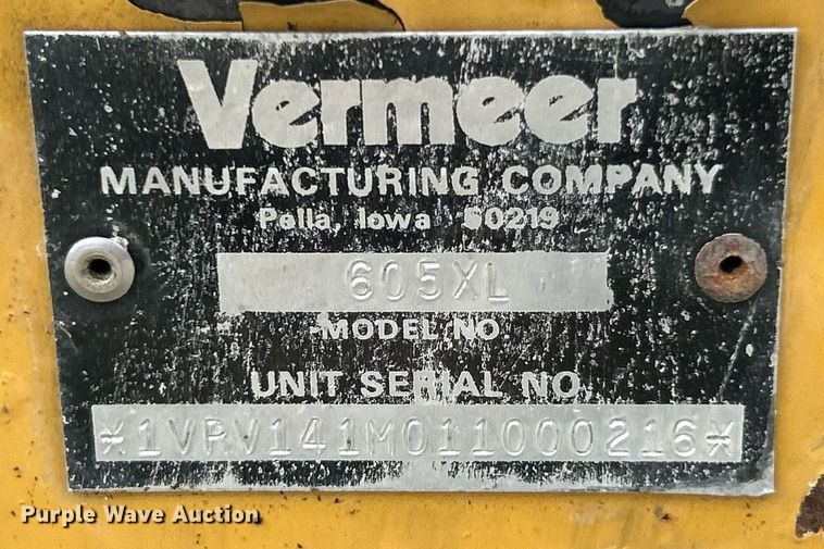 image for item EK8376 Vermeer 605XL round baler