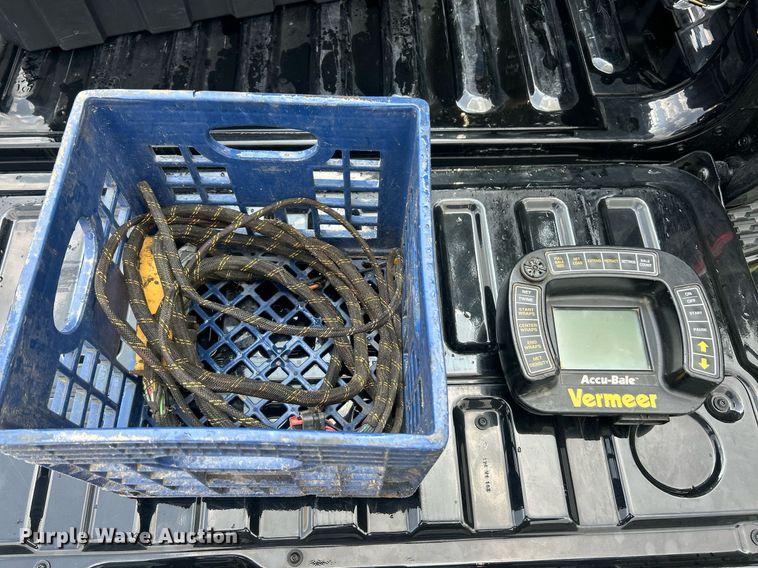 image for item EK8376 Vermeer 605XL round baler