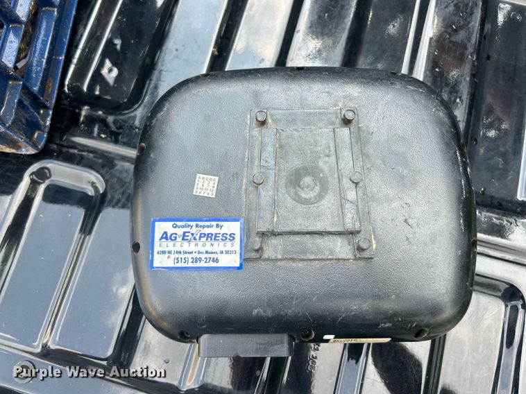 image for item EK8376 Vermeer 605XL round baler