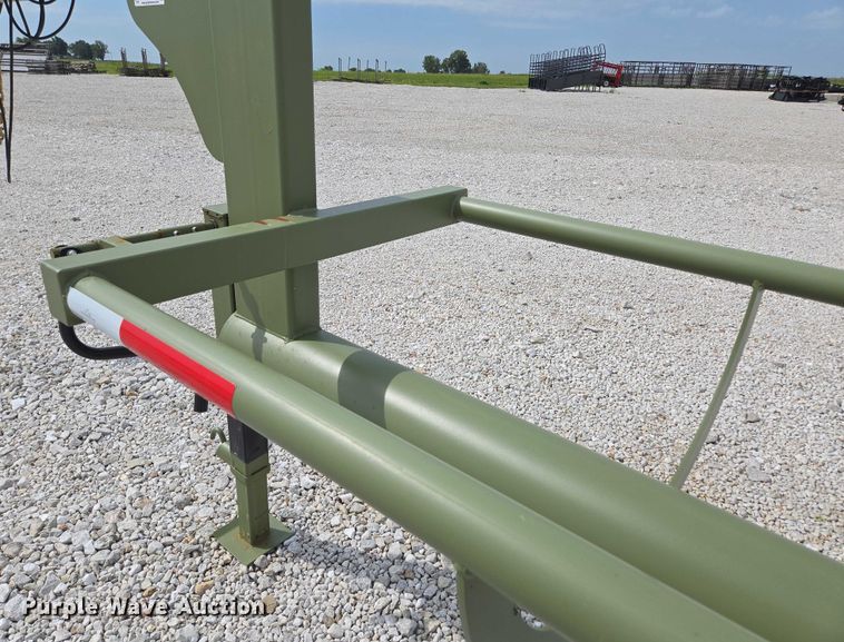 image for item EN2069 RBW HB40 hay bale trailer