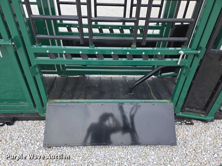 image for item EN2071 RBW Ag squeeze chute