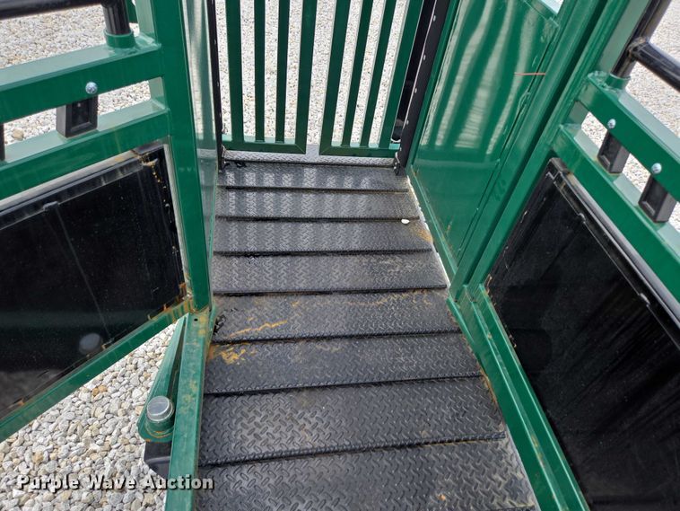 image for item EN2071 RBW Ag squeeze chute