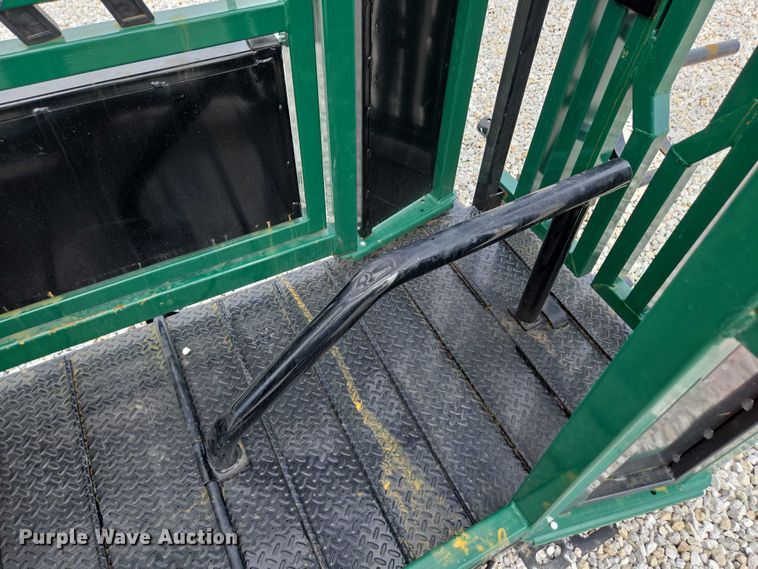 image for item EN2071 RBW Ag squeeze chute