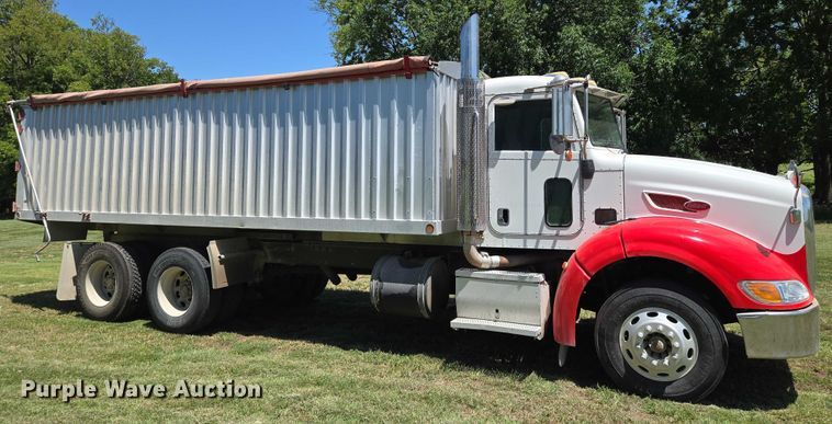 image for item EN8311 2008 Peterbilt 384 grain truck