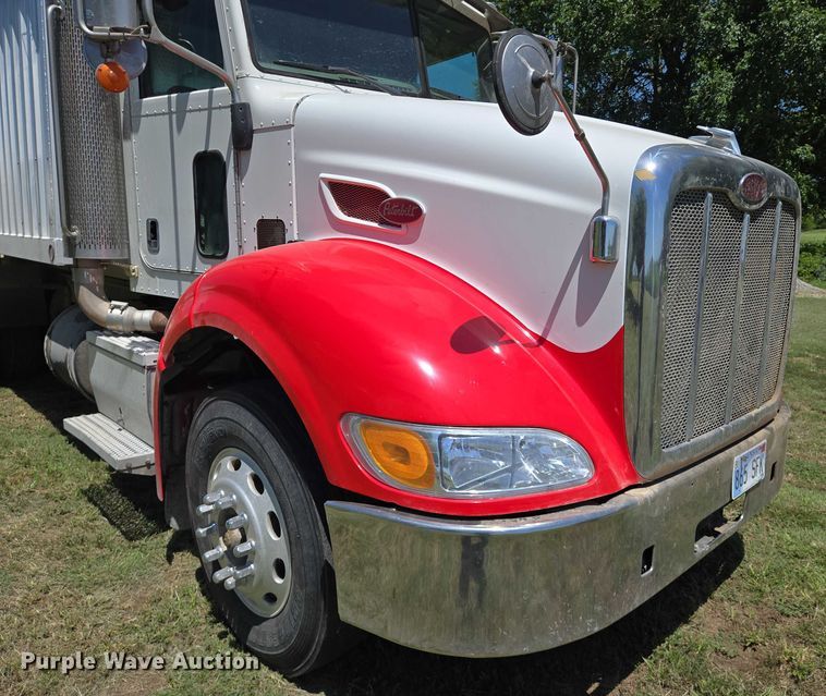 image for item EN8311 2008 Peterbilt 384 grain truck