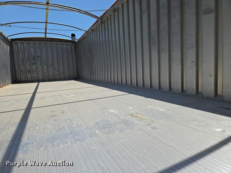 image for item EN8311 2008 Peterbilt 384 grain truck