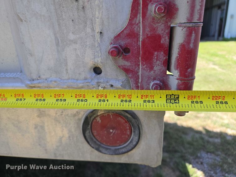 image for item EN8311 2008 Peterbilt 384 grain truck