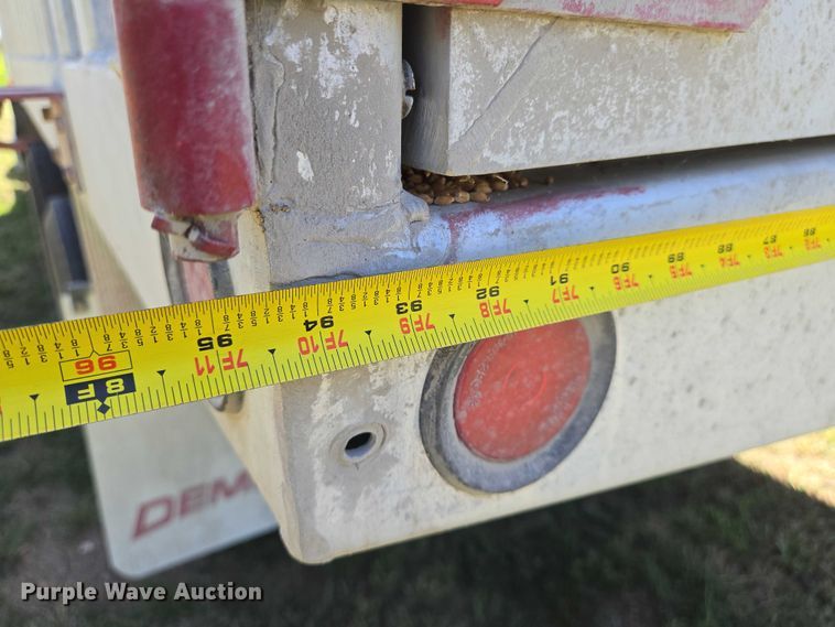 image for item EN8311 2008 Peterbilt 384 grain truck