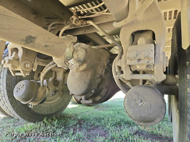 image for item EN8311 2008 Peterbilt 384 grain truck