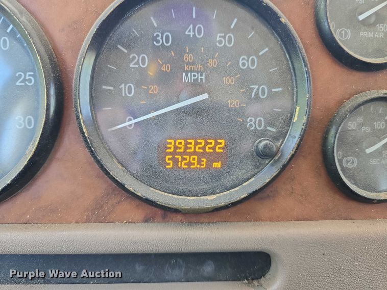 image for item EN8311 2008 Peterbilt 384 grain truck